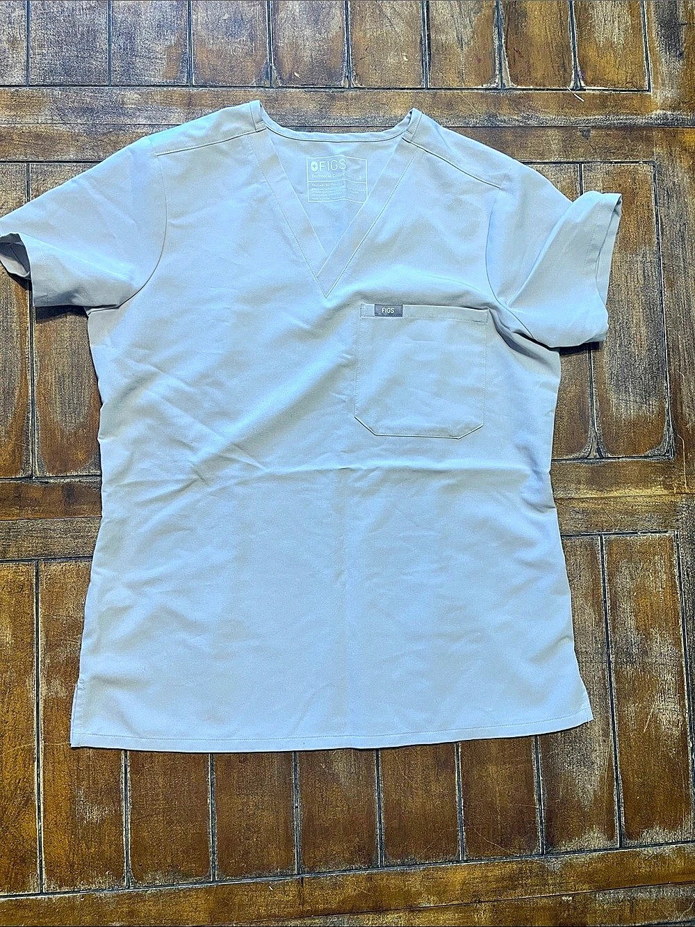 FIGS Catarina One-Pocket Scrub Top V-Neck
